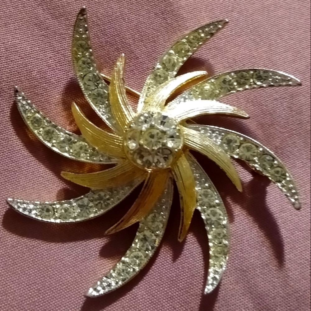 Sarah Coventry Crystal Brooch Vintage